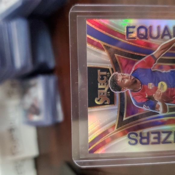 Lamine Yamal 2024-25 Select FIFA Soccer Equalizer Silver Prizm Sports Card - Picture 2 of 6